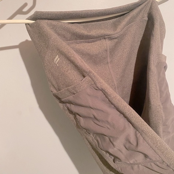 Fabletics short  grey M - Picture 4 of 5